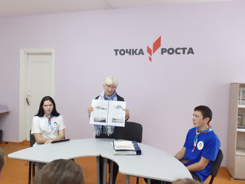 «Классная встреча» со школьным библиотекарям В. Н. Волковой.