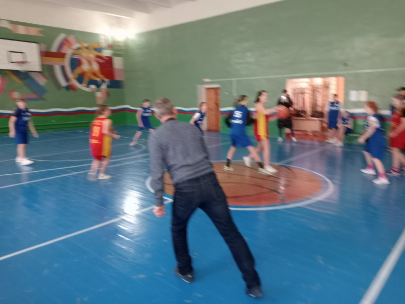 Районные соревнования по баскетболу в зачёт Спартакиады школьников среди девушек.